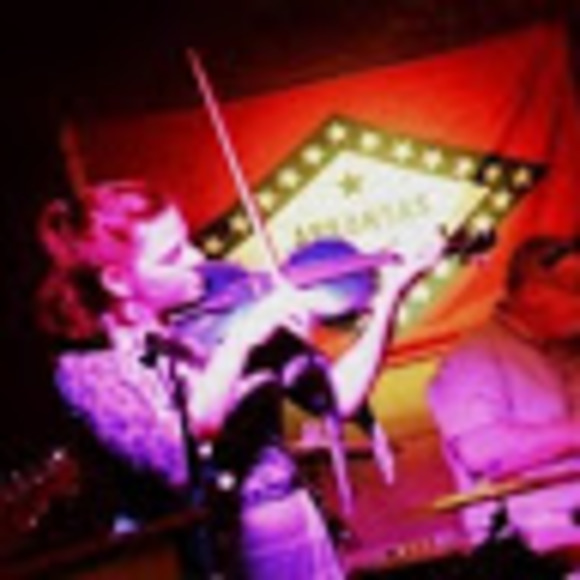 Meet your Posher, Alison - Picture 1 of 1